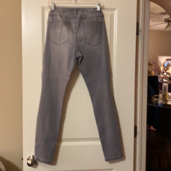 Cabi Gray Skinny Jeans Size 8 - Picture 2 of 3